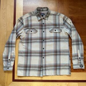 Patagonia Fjord flannel long sleeve button up organic cotton midweight shirt